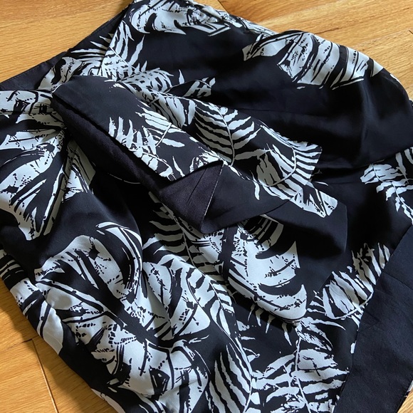2 for $30 🥥 Zara cute wrap mini skirt - Picture 2 of 7